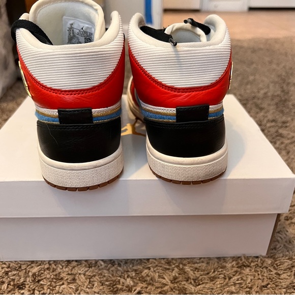 WOMENS AIR JORDAN 1 MID SE - Picture 7 of 9
